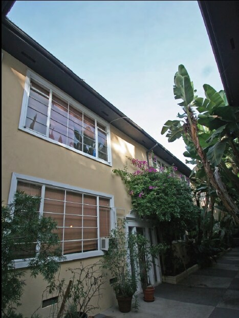 Building Photo - 1350 N Hayworth Ave