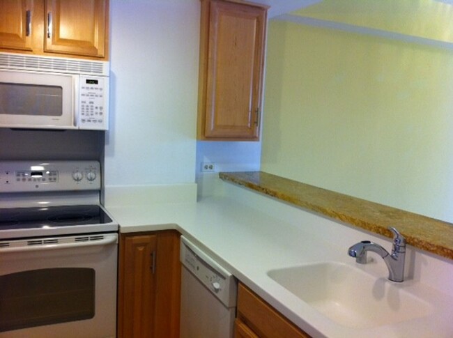 Foto del edificio - Nicely upgraded 2BR 2BA Condo located in t...