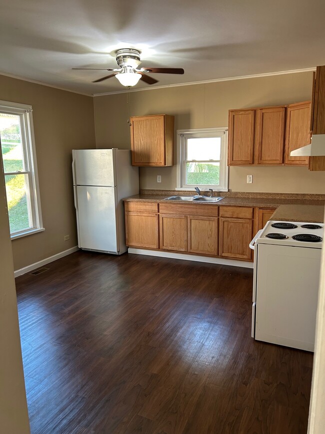 Building Photo - 918 Marshall St Building Photo - 918 Marshall St