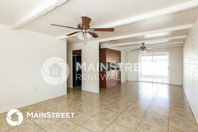 Building Photo - 7132 W Glenrosa Ave