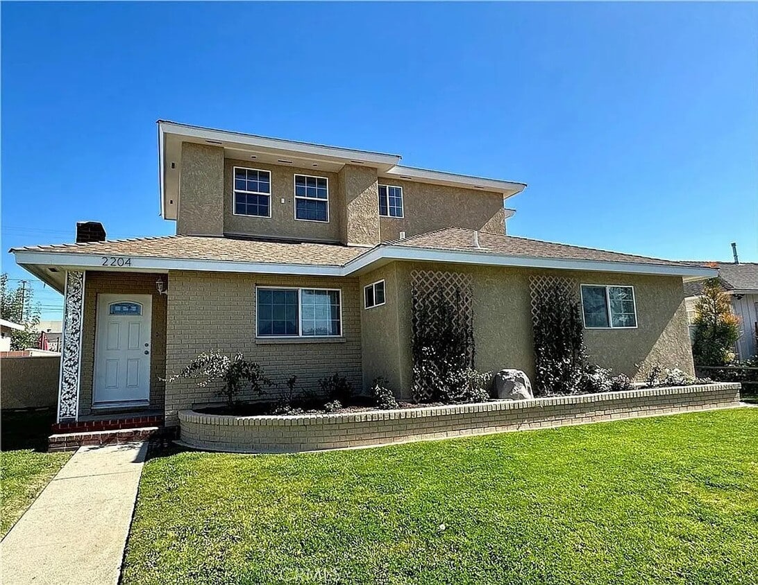 Photo - 2204 Conquista Avenue