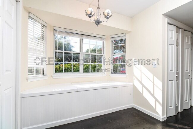 Building Photo - 2065 Emerald Terrace