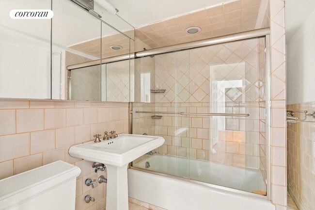 Building Photo - 420 E 55th St