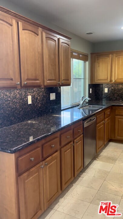 Foto del edificio - 16593 China Berry Ct