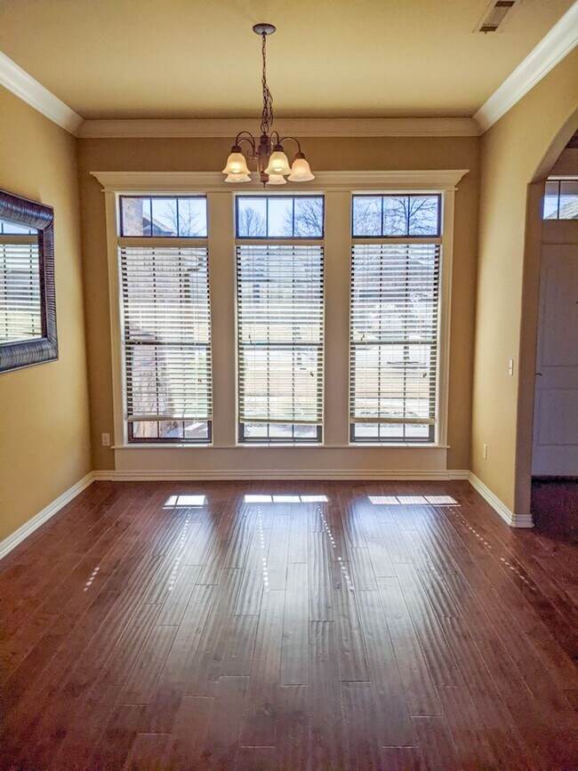 Foto del edificio - Stunning 4 Bed 2 Bath Home close to Elm Springs Walmart!