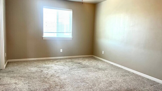 Foto del edificio - 4 Bedroom/3 Bathroom Townhome in Riverton!