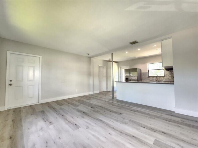 Foto del edificio - 1325 NW 11th Ct