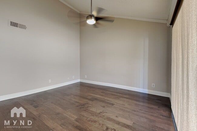 Foto del edificio - 5300 Keller Springs Rd