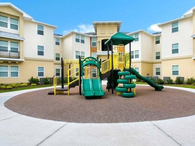 ¡Área de juegos para niños - Osceola Pointe Apartment Homes