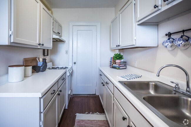 1 BR, 1 BA - The Evergreen - Parkview Apartments