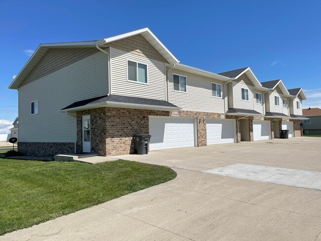 Building Photo - Stonebridge Town Homes
