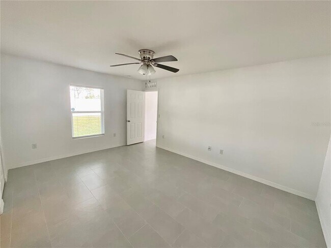 Foto del edificio - 270 Hyacinth Ct