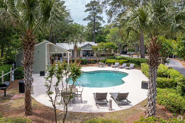 Resort-Style Swimming Pool - Marsh Point