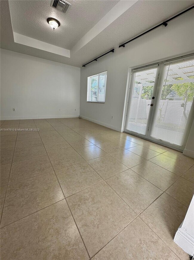 Building Photo - 1220 SW 11th Ave