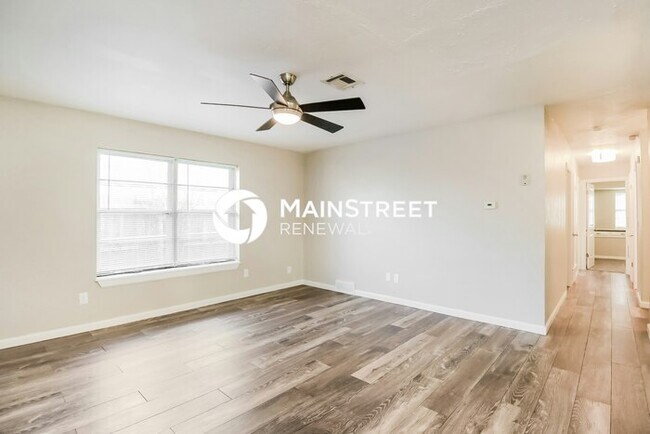 Foto del edificio - 3 Bedroom Pet-Friendly Home in Oklahoma City, OK with Main Street Renewal