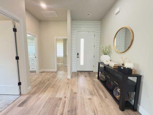 Foto del edificio - Immaculate Home in Deer Creek Park!