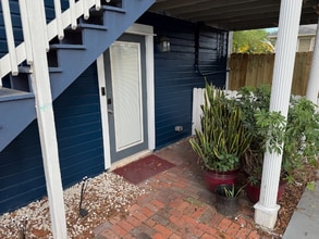 Building Photo - 803 E James St