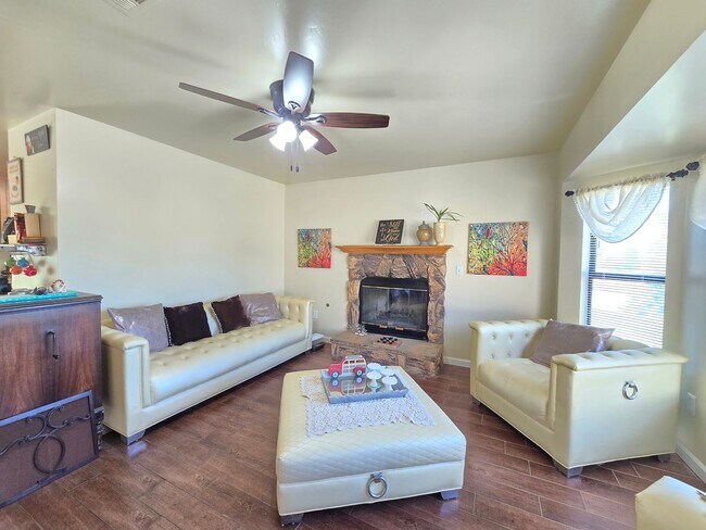 Building Photo - House for rent  | 3 Bedrooms | 2 Bathrooms...