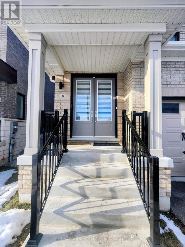 Building Photo - 8 Deer Rdg Cres