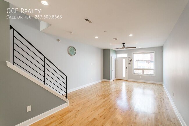 Building Photo - Large Modern Point Breeze Townhome with Ro...