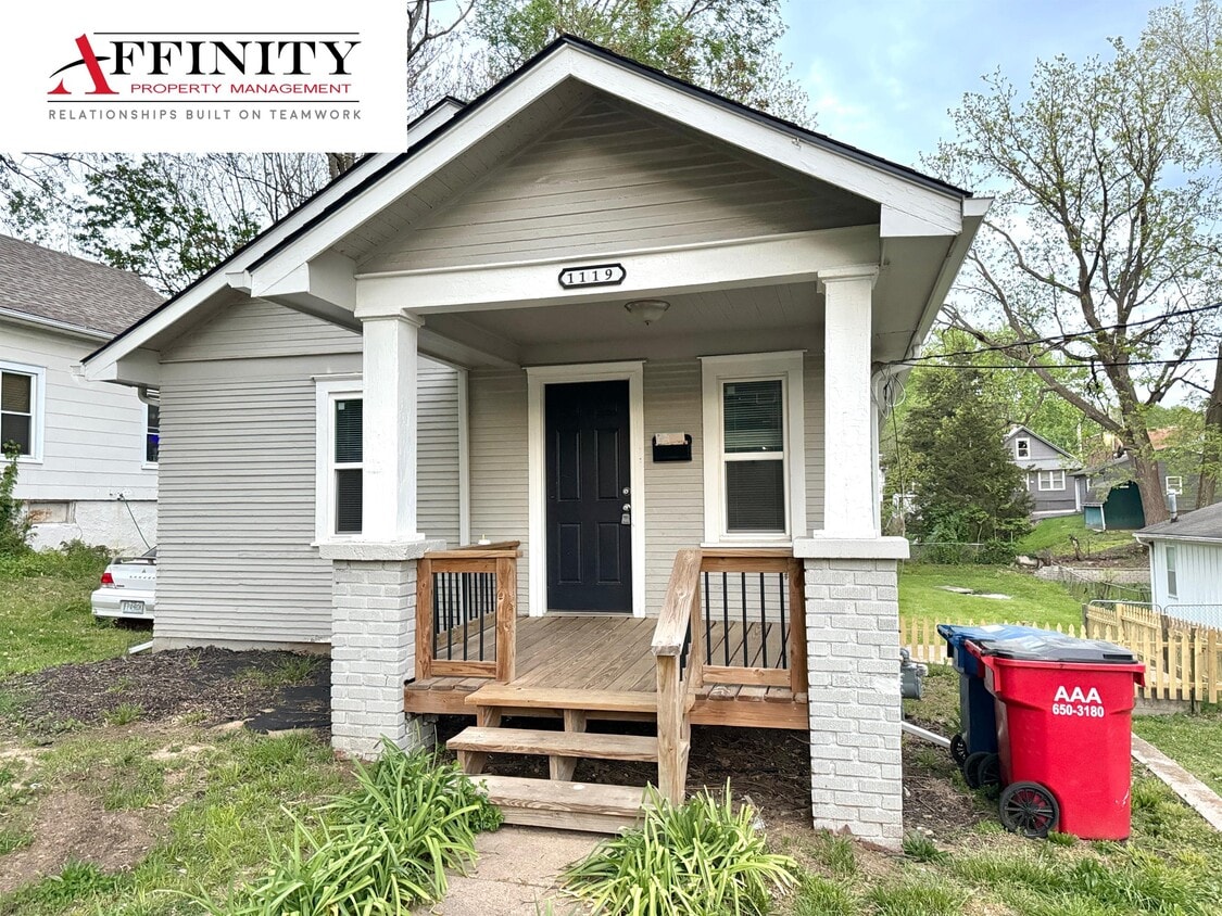 Primary Photo - 1119 N Spring St