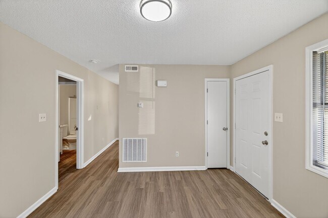 Foto del edificio - 105 Bay Meadow Ct