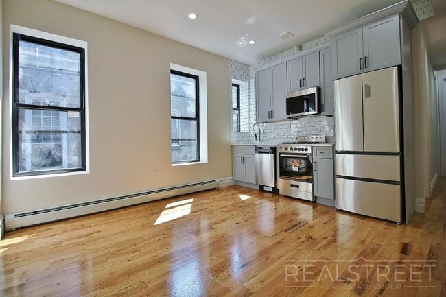 Building Photo - NEW 3 Bed in Crown Heights