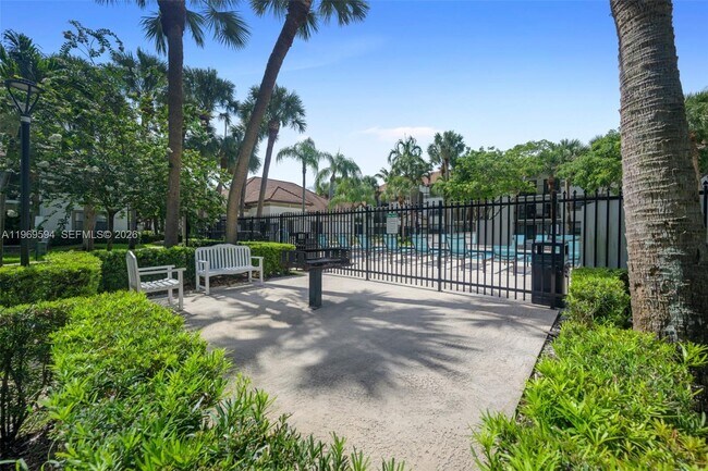 Foto del edificio - 530 S Park Rd