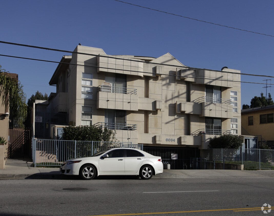 Primary Photo - 6034 Fulton Ave
