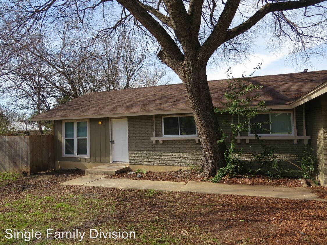 Foto principal - 207 Liverpool Dr