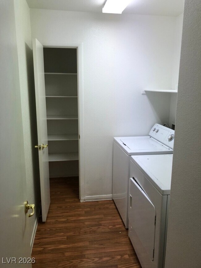 Foto del edificio - 391 Silverado Pines Ave