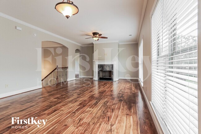 Foto del edificio - 5179 Meadow Lake Cir