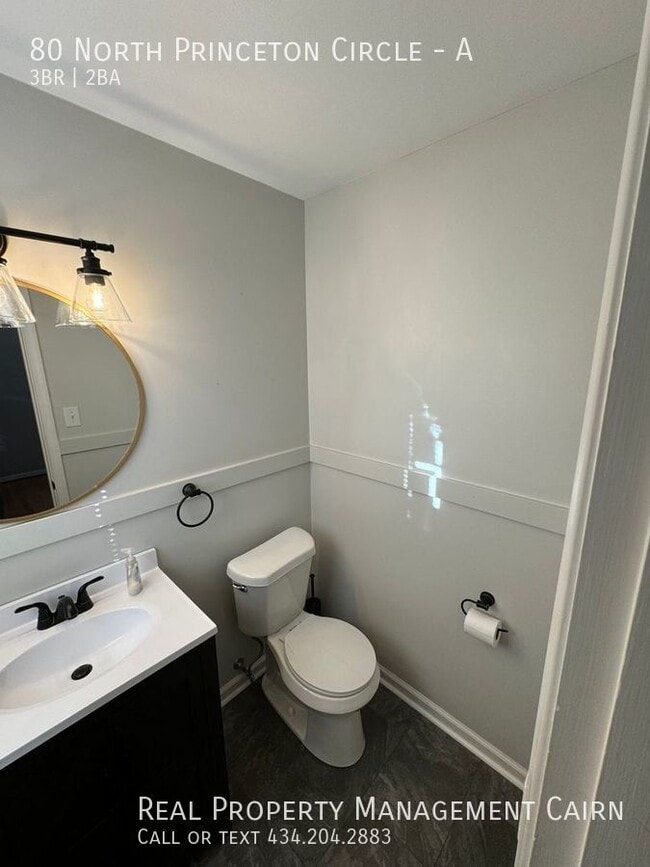 Building Photo - 3 Bedroom, 2 Bath with Screened Patio -- C...