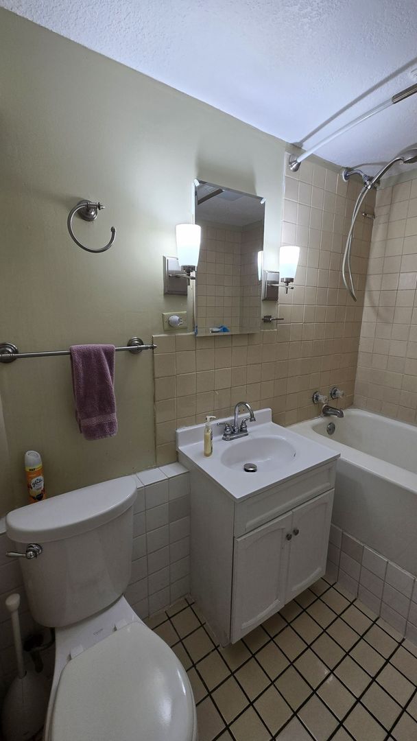 Foto del edificio - Charming & Spacious Home for Rent in Crystal!