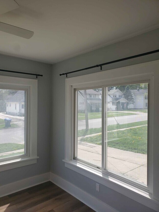 Foto del edificio - 2472 3rd St