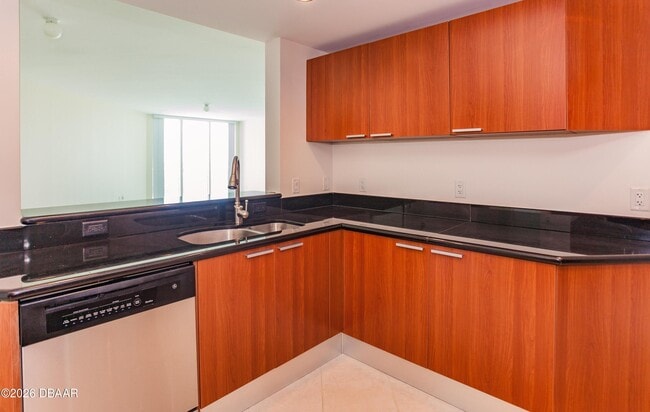 Foto del edificio - 241 Riverside Dr