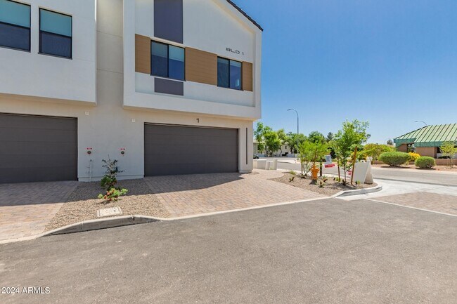Foto del edificio - 225 N Pleasant Dr