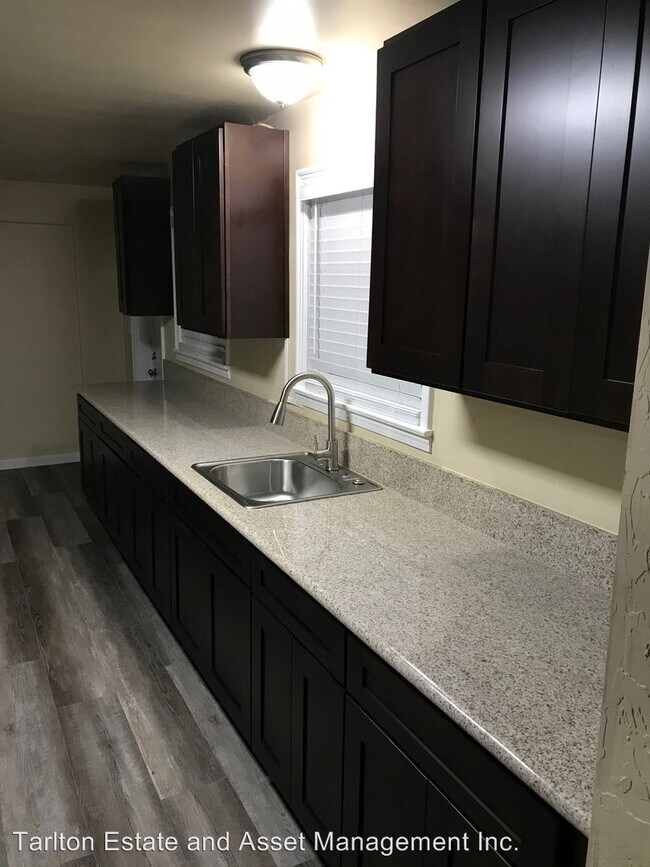 Foto del edificio - 821 E 5th St