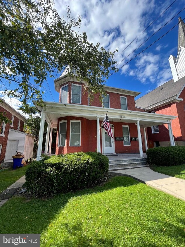 Primary Photo - 113 1st Ave