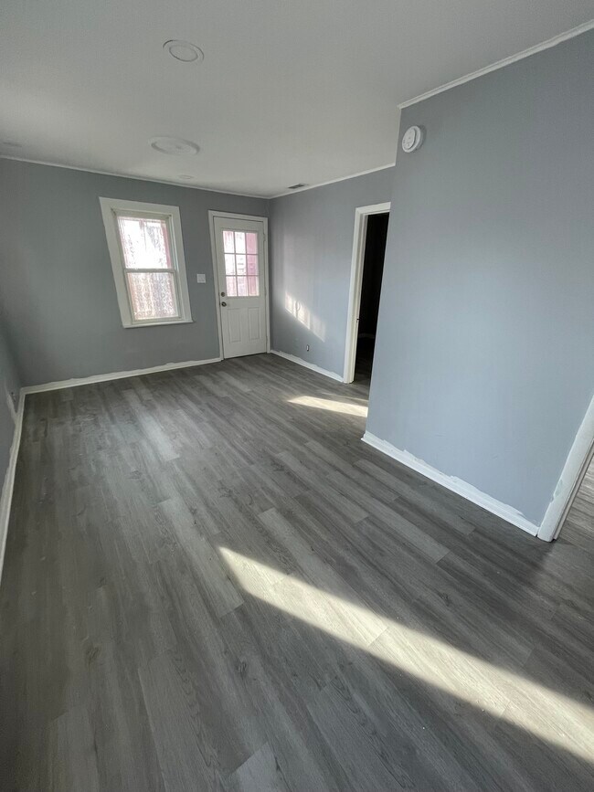 Foto del edificio - 23352 Hoover Ave