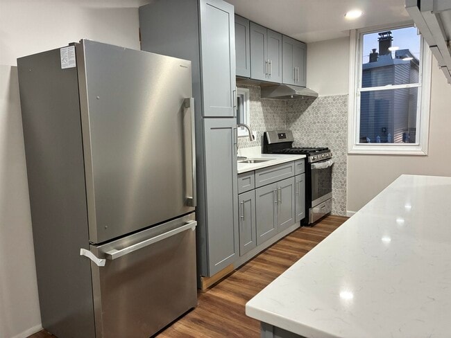 Building Photo - 408 3rd St
