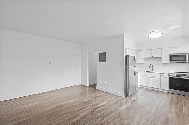 Building Photo - 1326 Corona