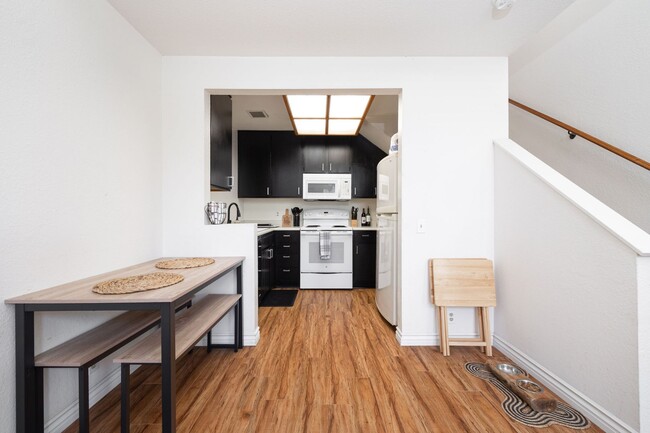 Building Photo - 1 Bedroom Plus Loft Near UCSD! | Water Included!