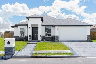 Building Photo - 16 Country Club Dr