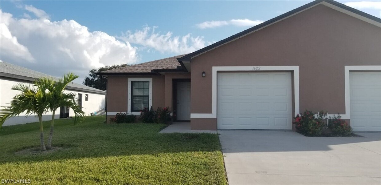 1622 SW 33rd St, Cape Coral, FL 33914 Townhome Rentals in Cape Coral
