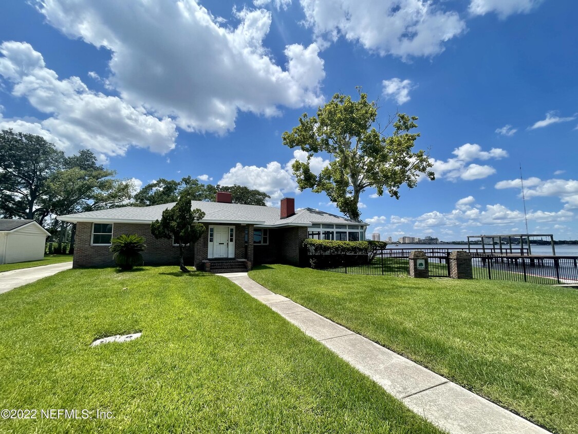 Primary Photo - 1016 Holmesdale Rd