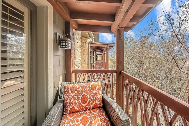 Building Photo - 6350 Oriole Dr
