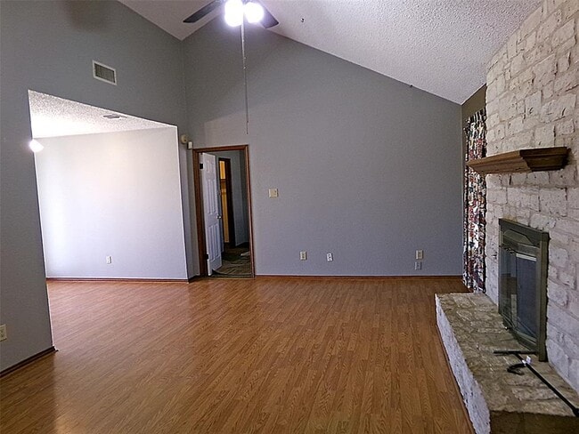 Foto del edificio - 1913 Killarney Dr