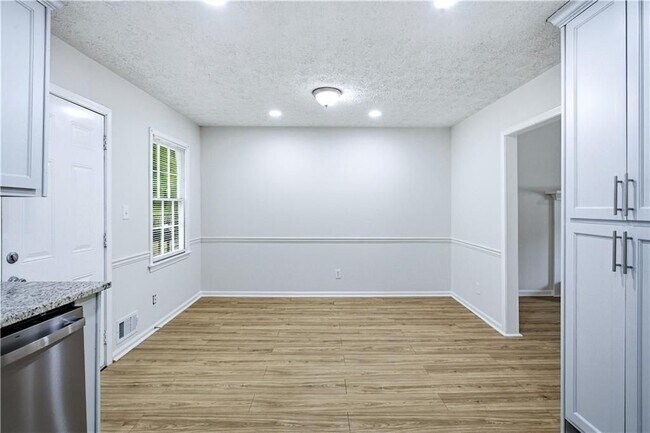 Building Photo - 1600 Sugar Plum Dr SW