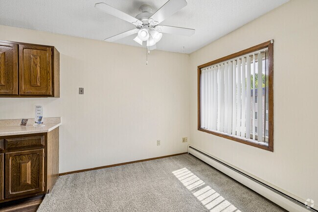 1 dormitorio, 1 baño - 670 pies cuadrados - Comedor - Creekwood Estates